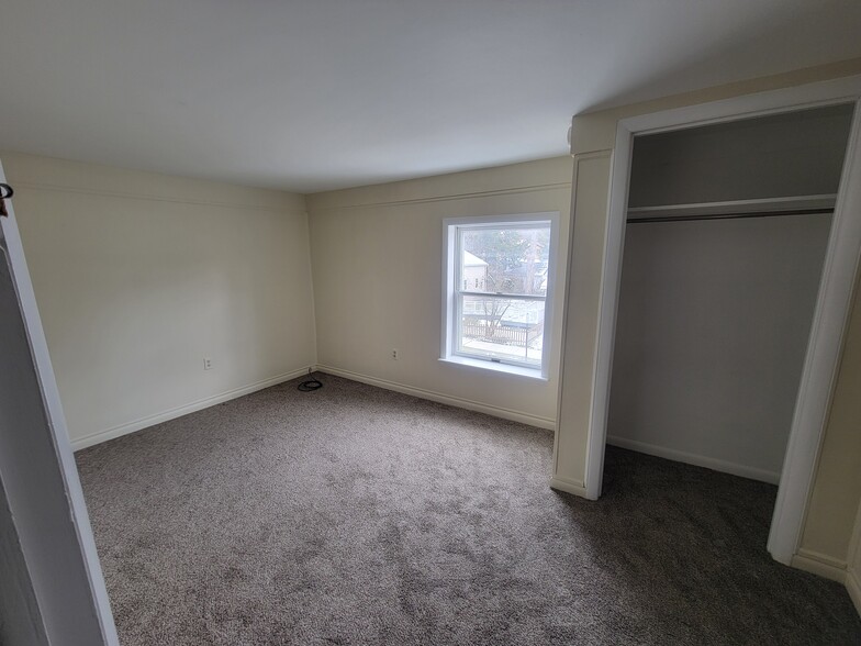 Building Photo - 18 Elm St