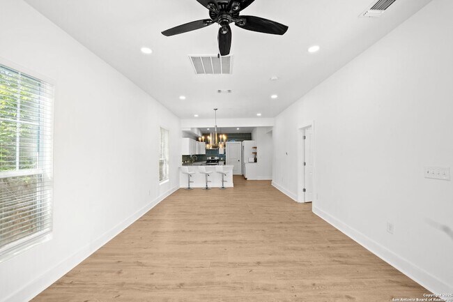 Building Photo - 725 Westfall Ave