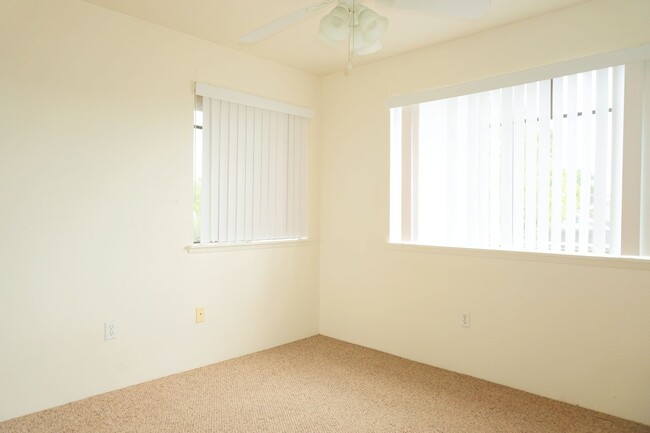 Building Photo - Centrally located Waipahu Single Family Home!