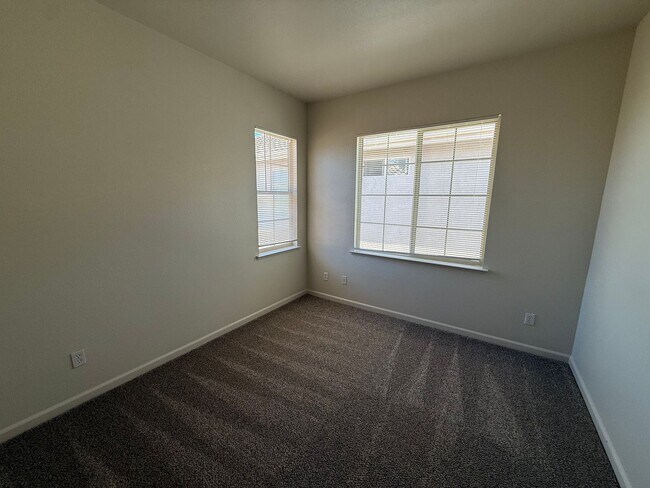 Building Photo - 3588 Silverwood Rd