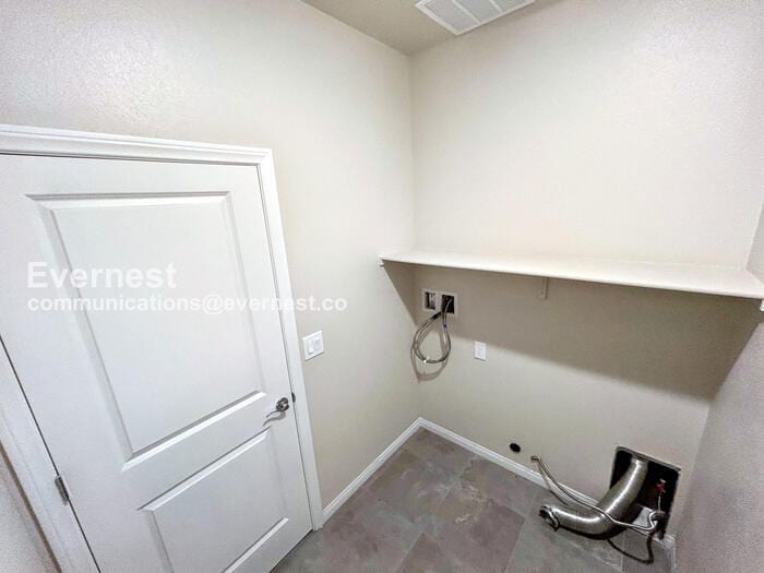 Building Photo - 497 Silver Smt Ave