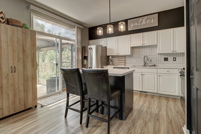 Building Photo - 21503 Franklin Cir