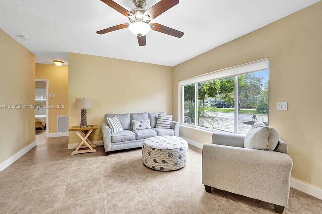 Building Photo - 1524 NE 15th Ave