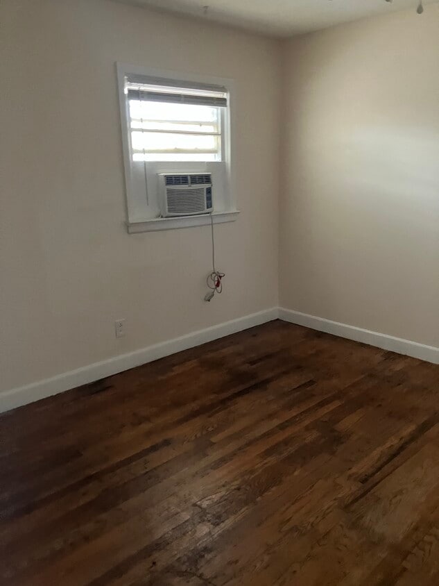 1 bedroom - 2708 Warrick Cir