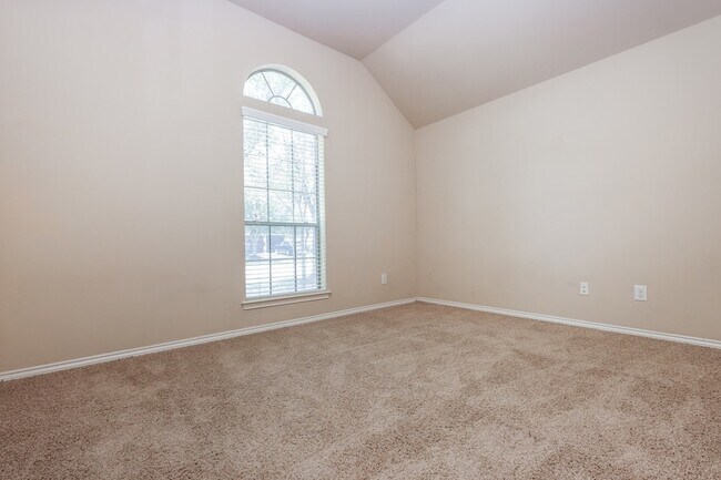 Building Photo - 2919 Chalet Knolls Ln
