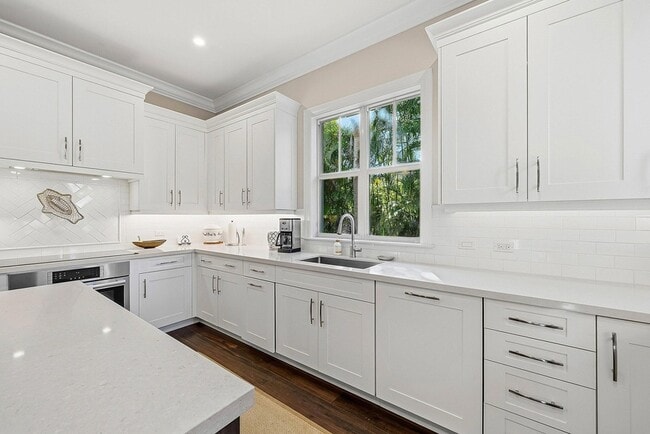 Building Photo - 120 Grove Way