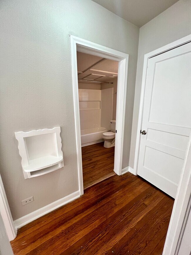 Building Photo - Historic District, Monticello Park