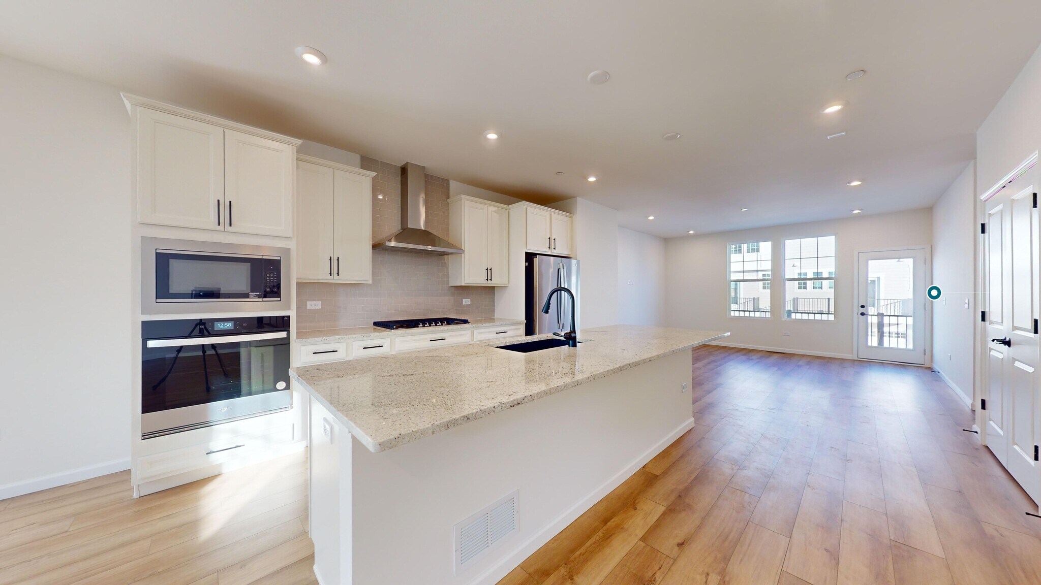 Kitchen - 134 Yorktown Ct