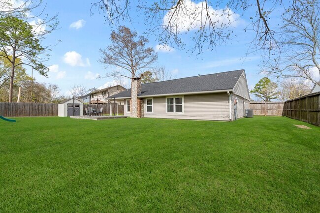 Building Photo - 304 Old Course Dr