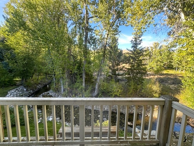 Building Photo - 233 Timberline Rd