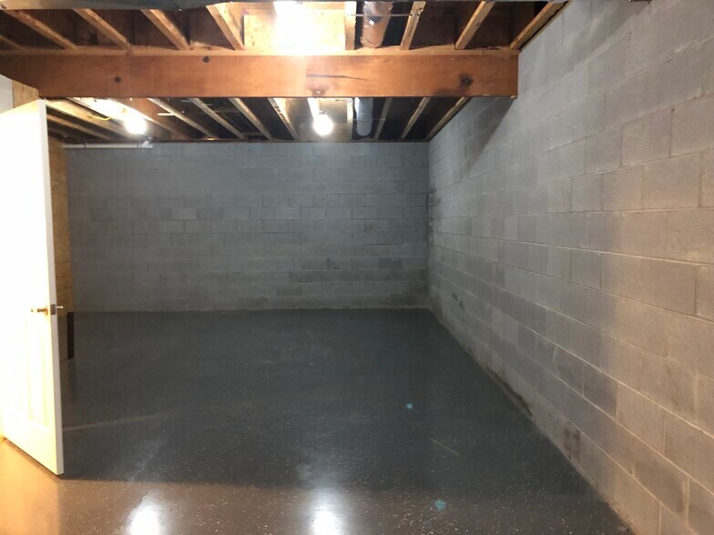 Building Photo - 211 Allison Ln