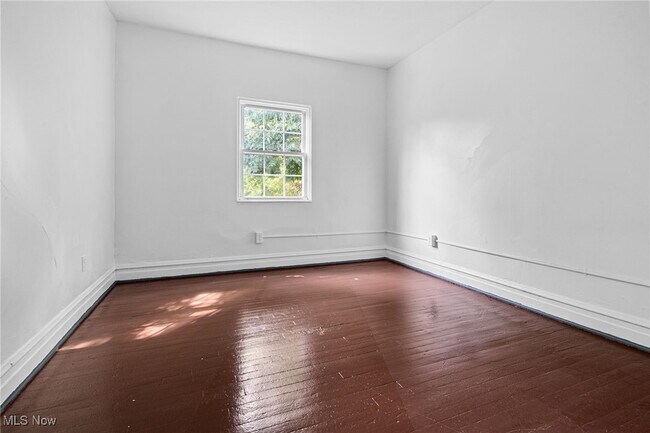 Building Photo - 740 Fern St