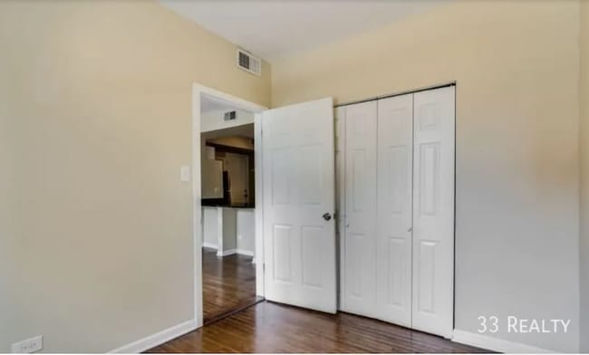 Building Photo - 3240 N Clark St