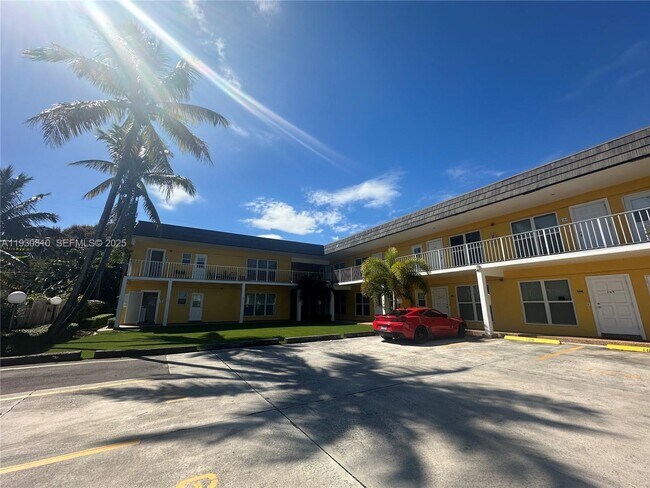 Building Photo - 2822 Van Buren St