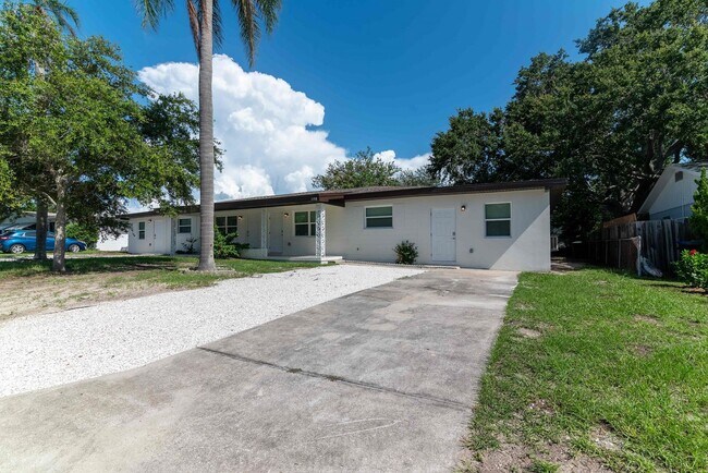 Building Photo - 1156 Angle Rd