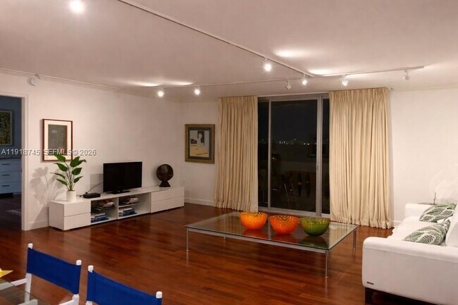 Building Photo - 625 Biltmore Way