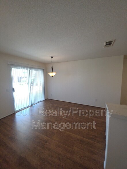 Building Photo - 26807 Mountain Glen Dr