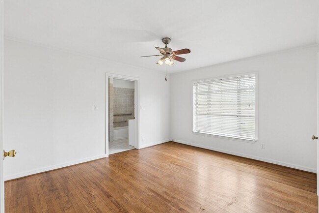 Building Photo - 1108 Larchmont Ln