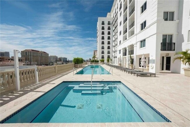 Building Photo - 10 Aragon Ave