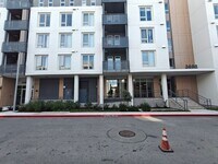 Building Photo - Luxury One-Bedroom Condo for Lease