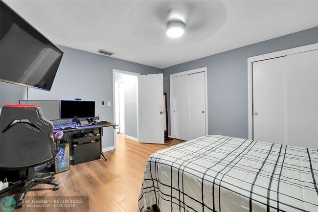 Building Photo - 447 Sunshine Dr