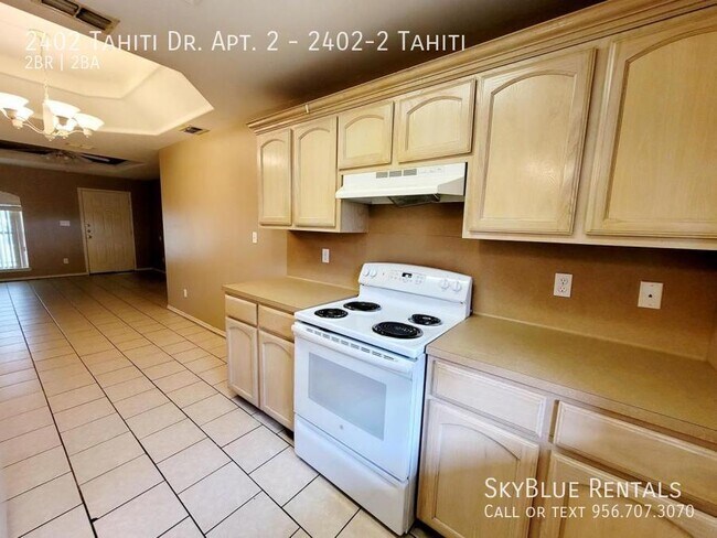 Building Photo - 2402 Tahiti Dr