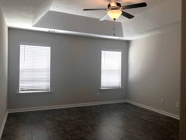 Building Photo - 879 Goodale Dr