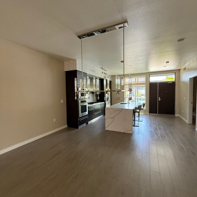 Building Photo - 8925 W Flamingo Rd