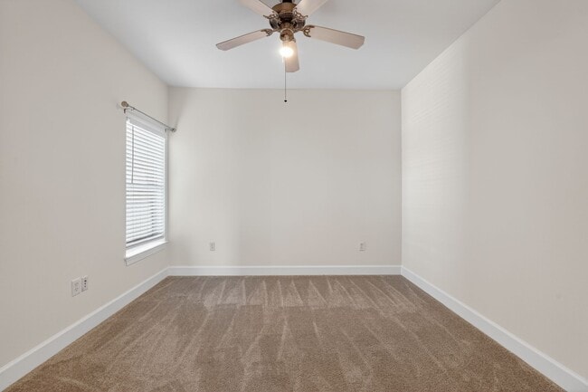 Building Photo - 1901 Crossing Pl