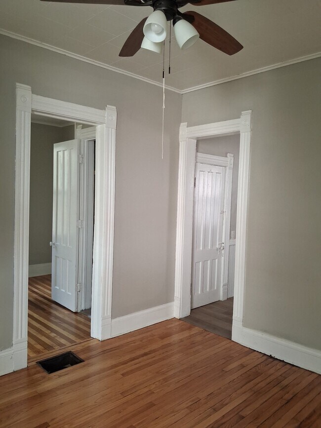 Building Photo - 509 Park Ave