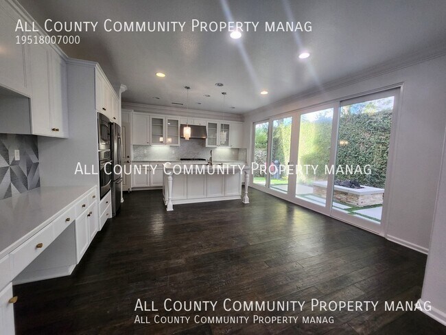 Building Photo - 43 Los Indios