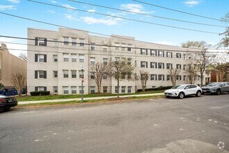 Building Photo - Available Now! 1 Bed 1 Bath In Brightwood!...