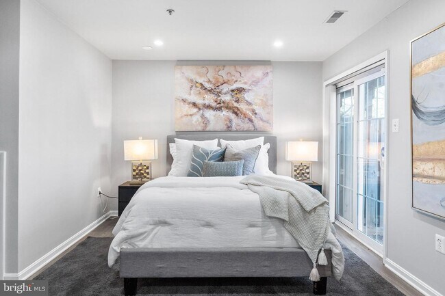 Building Photo - 7820 Somerset Ct