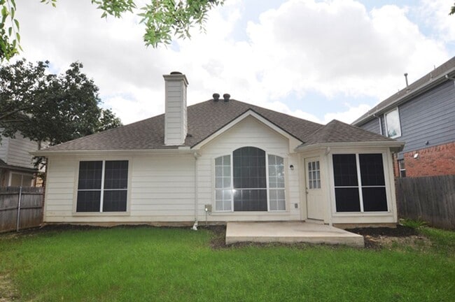 Building Photo - Lovely 3-bed, 2-bath home in North Fort Wo...