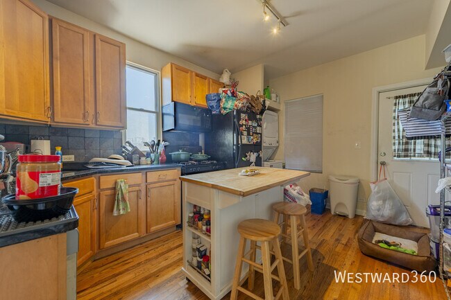 Building Photo - 2611 W Cortland St