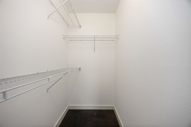 Building Photo - 2605 Calumet St