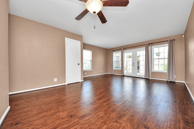 Building Photo - 6334 Chevy Chase Dr