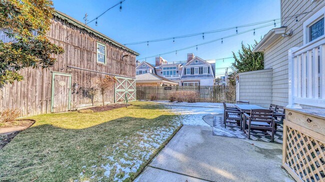 Building Photo - 17 S Derby Ave