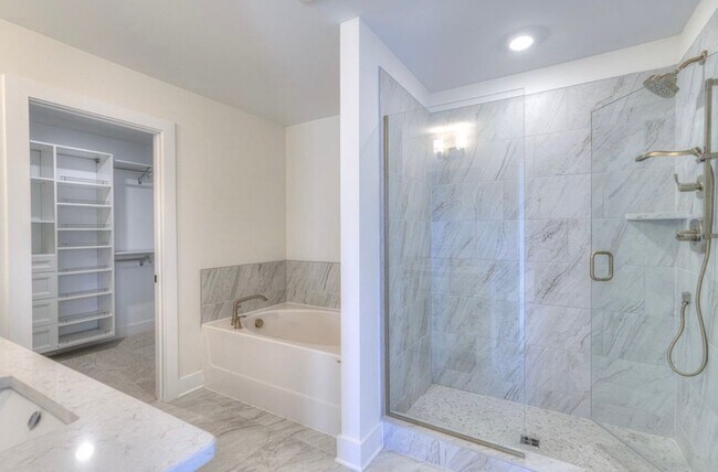 Building Photo - 9131 Headwaters Dr