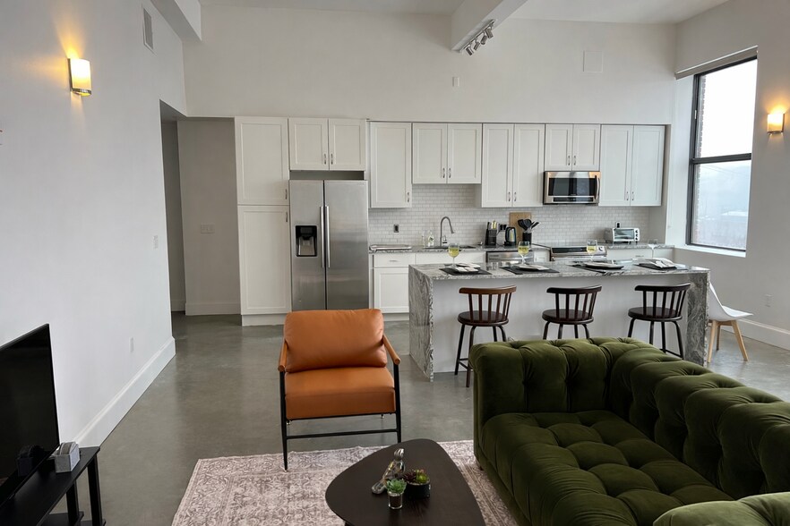 Building Photo - 2301 Mission St