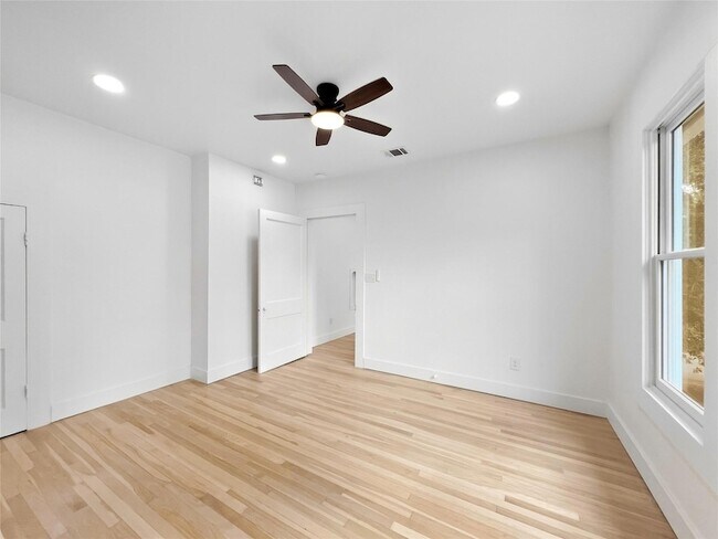 Building Photo - 4014 Avenue D