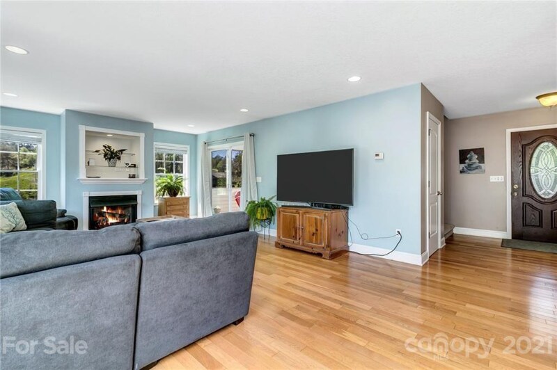 Building Photo - 21 Locust Meadow Ln