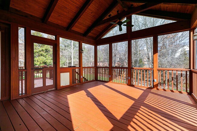 Building Photo - 808 Callahan Pl