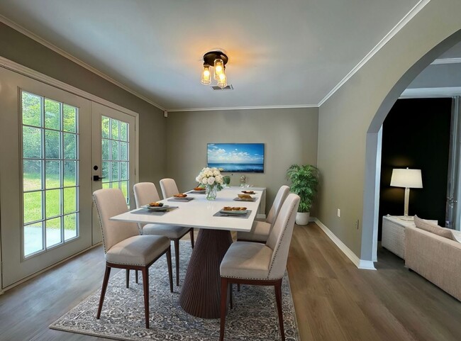 Building Photo - Available Now! 3/2 House for Rent!