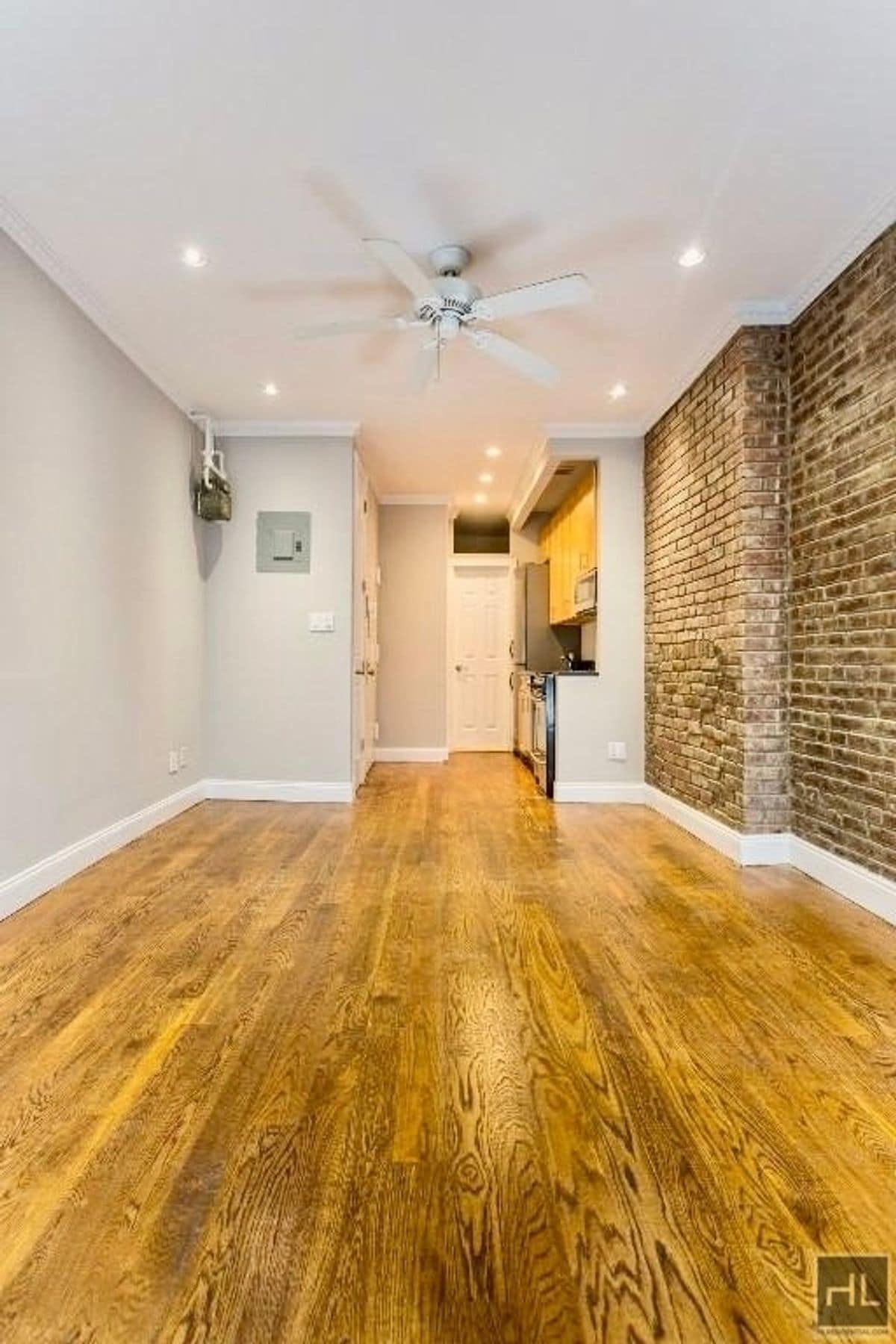 Building Photo - AMAZING 1 BR APARTMENT! WON'T LAST!! NO BR...