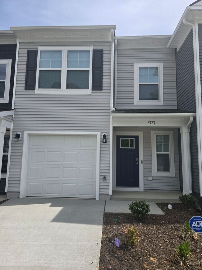 Building Photo - BRAND NEW 3 BEDROOM TOWNHOUSE IN PRINCE GEORGE