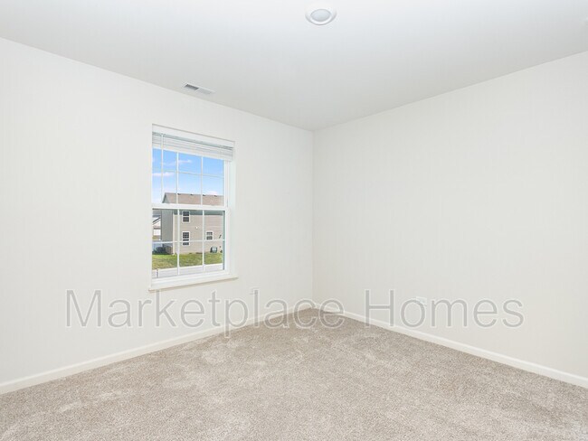 Building Photo - 15014 Quincy Cir