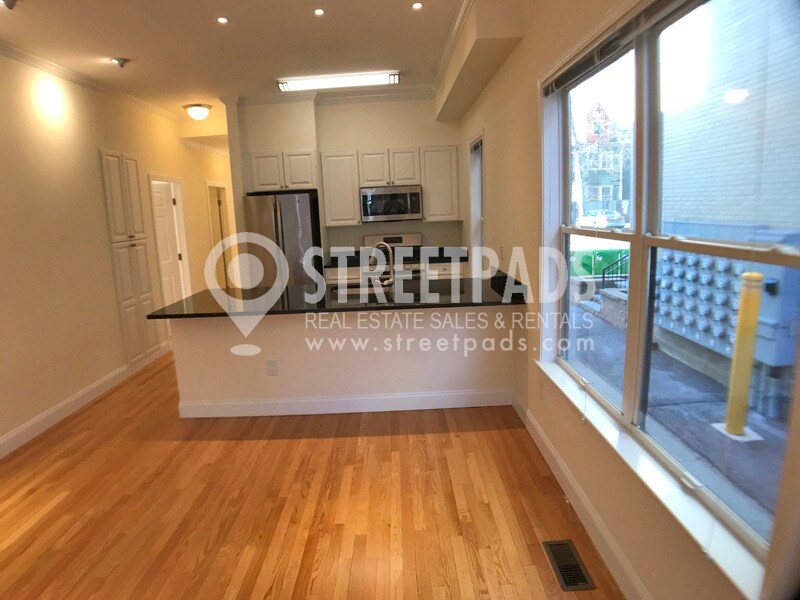 Building Photo - 15 Langdon St