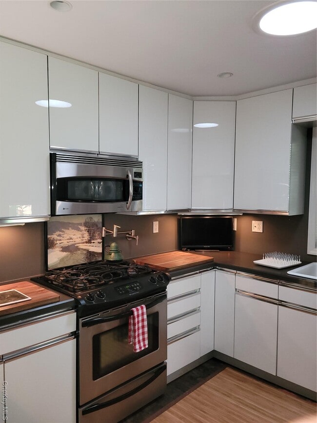 Building Photo - 1406 NY-82