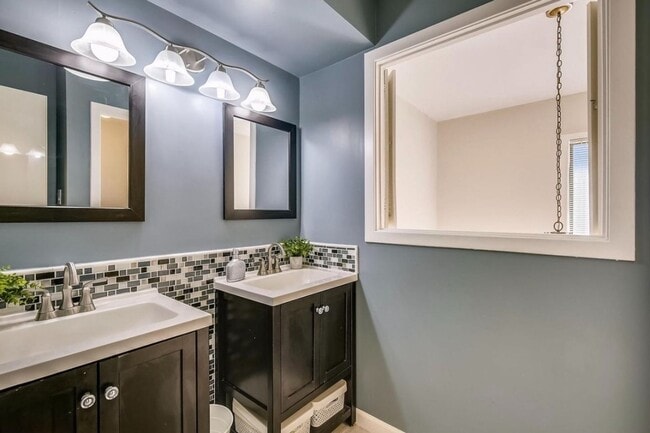 Building Photo - Modern Comfort in Sought-After Gaithersburg